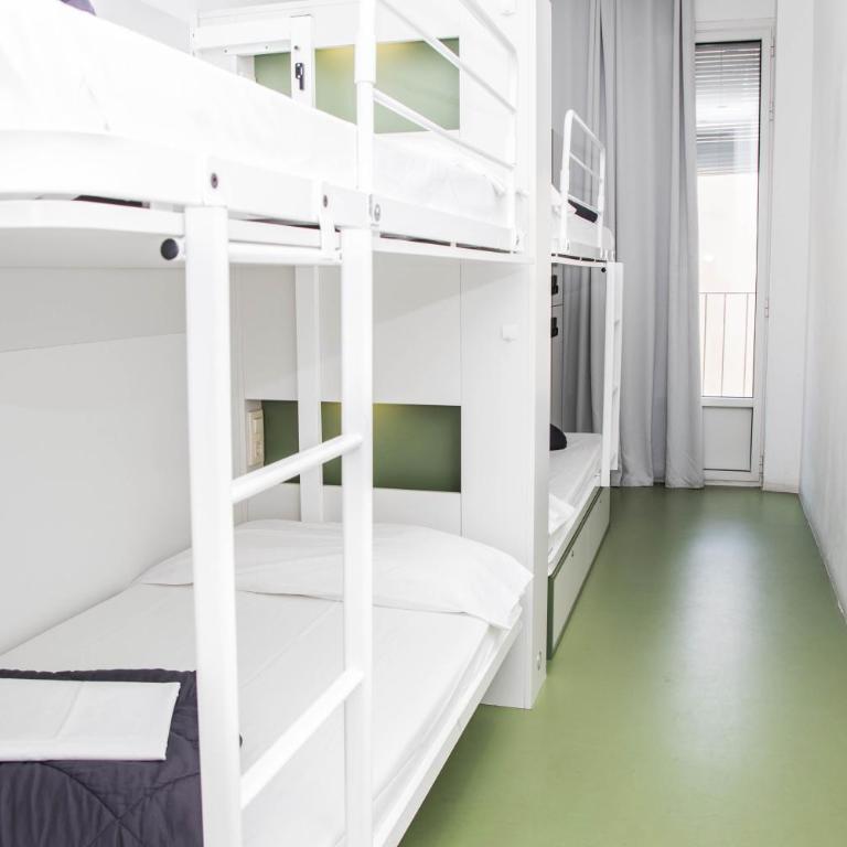 Sant Jordi Hostels Rock Palace - Bed in 4-Bed Dormitory Room with Bathroom - 2