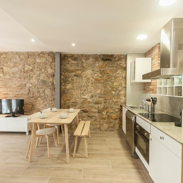 Lets Holidays NICE LOFT IN THE CENTER OF TOSSA - Estudio con 1 cama grande - 4