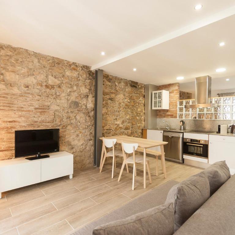 Lets Holidays NICE LOFT IN THE CENTER OF TOSSA - Estudio con 1 cama grande - 1