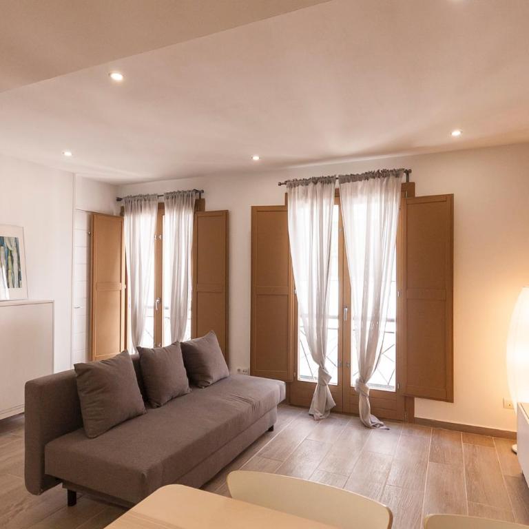 Lets Holidays NICE LOFT IN THE CENTER OF TOSSA - Estudio con 1 cama grande - 3