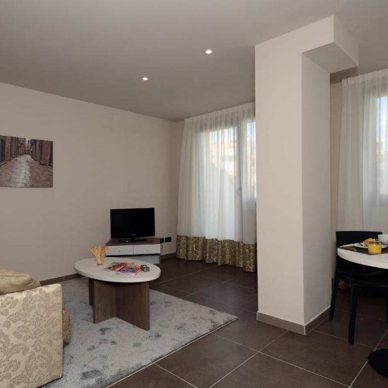 Pierre & Vacances Barcelona Sants - Studio (3 Adults) - 8