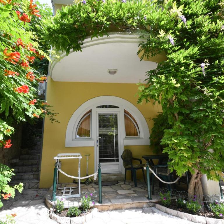 Huter Apartments - Studio with Terrace - 1