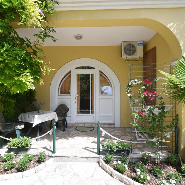 Huter Apartments - Comfort Studio with Terrace - 1