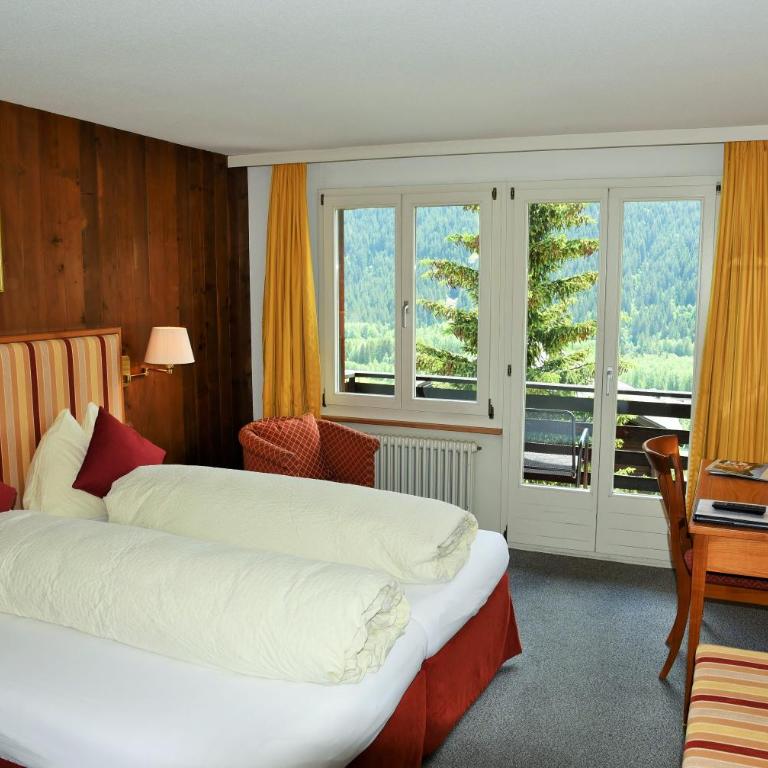 Hotel Tschuggen - Doppelzimmer mit Balkon und Blick auf den Eiger - 4