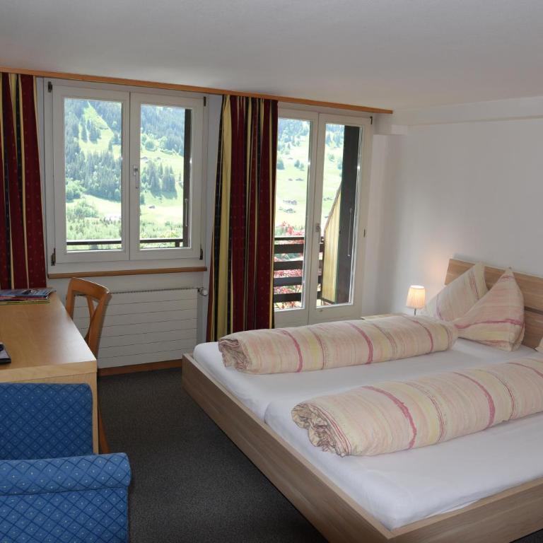 Hotel Tschuggen - Doppelzimmer mit Balkon und Blick auf den Eiger - 7