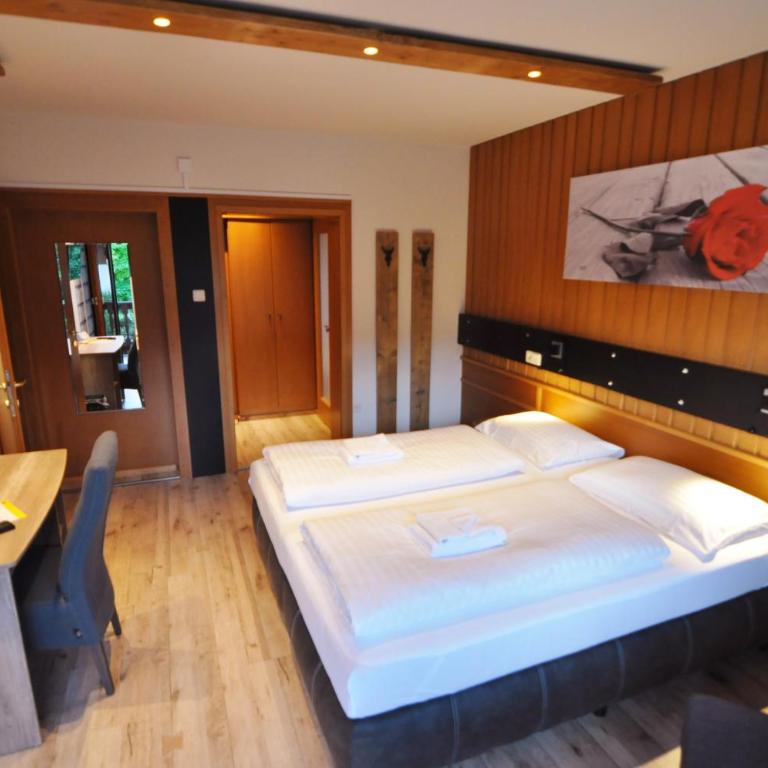 Pension & Apartments Weissbriach - Doppelzimmer mit Balkon - 4