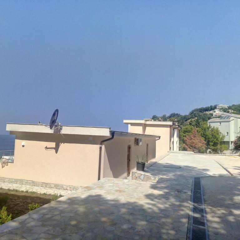 Villa Roan - Apartment with Sea View - 8