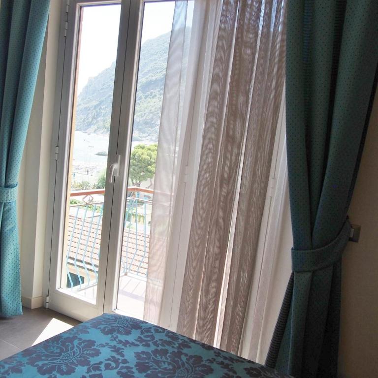 Endro's Rooms - Camera Matrimoniale con Balcone - 3