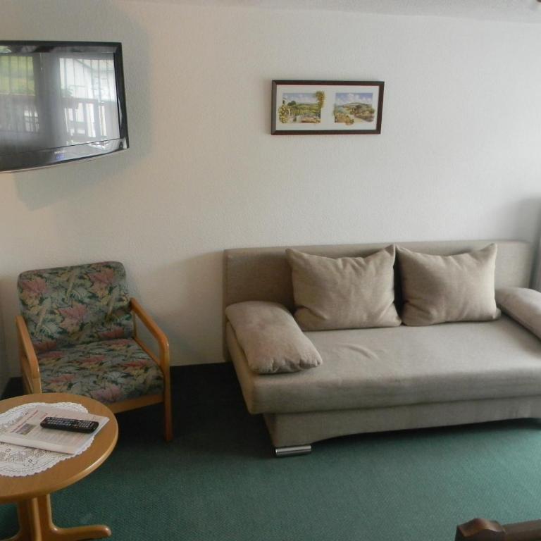 Haus Zentner - Dreibettzimmer mit Terrasse - 6
