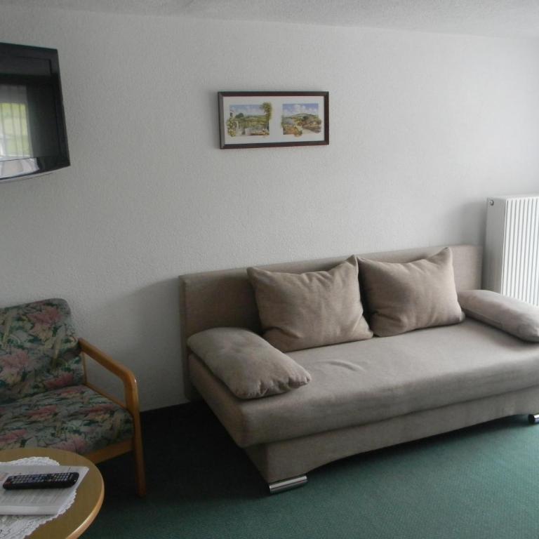 Haus Zentner - Dreibettzimmer mit Terrasse - 3