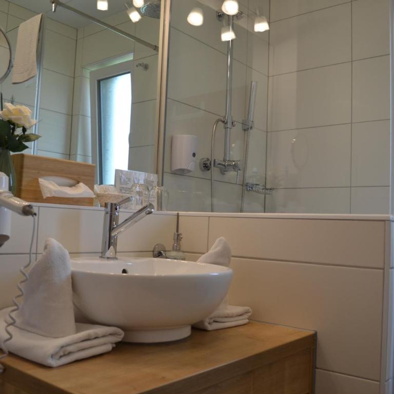 Pension Ballwein - Doppelzimmer mit Balkon oder Terrasse - 6