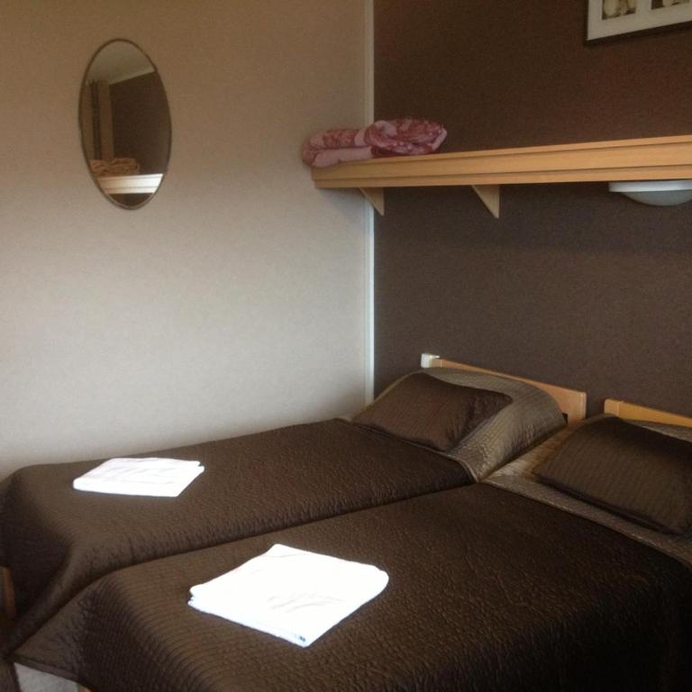 Les Aveilles - Twin Room - 6