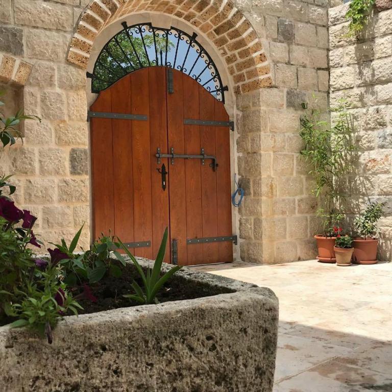 Stone House 264 Beachfront Villa with Private Beach - Villa - 4