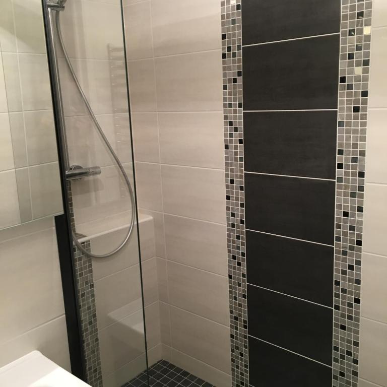 BedinReims "burgundy bottle" 110m2 Exceptional, 4 chambres doubles, 2 bain, free park & wifi, tout équipé - Appartamento - 51