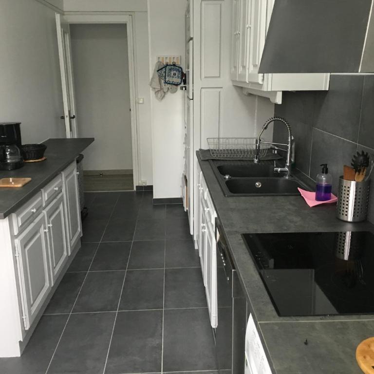 BedinReims "burgundy bottle" 110m2 Exceptional, 4 chambres doubles, 2 bain, free park & wifi, tout équipé - Appartamento - 30