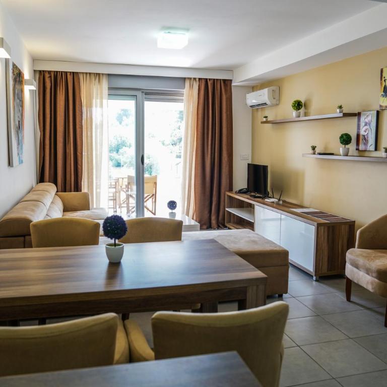 HOTEL MEDITERRANEO LIMAN free private beach for hotel guest - Suite with Sea View - 5