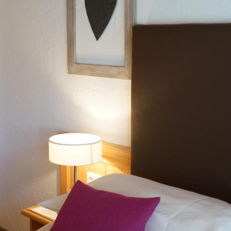 Urbanhof Pension & Appartements - Doppelzimmer mit Balkon - 2