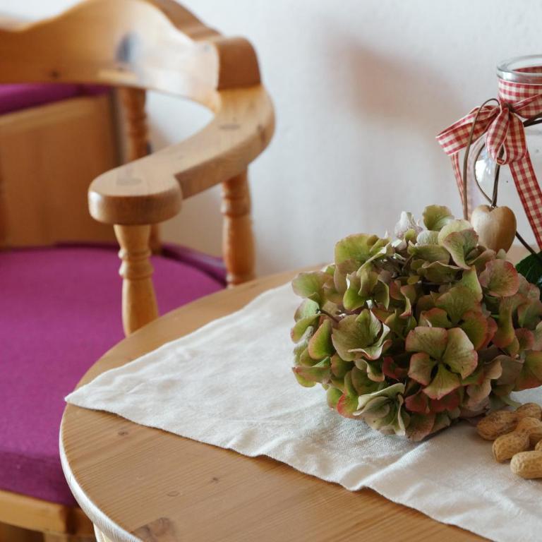 Urbanhof Pension & Appartements - Doppelzimmer mit Balkon - 4