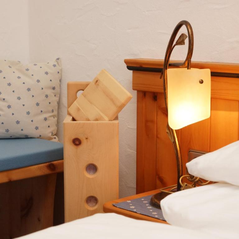 Urbanhof Pension & Appartements - Doppelzimmer mit Balkon - 3