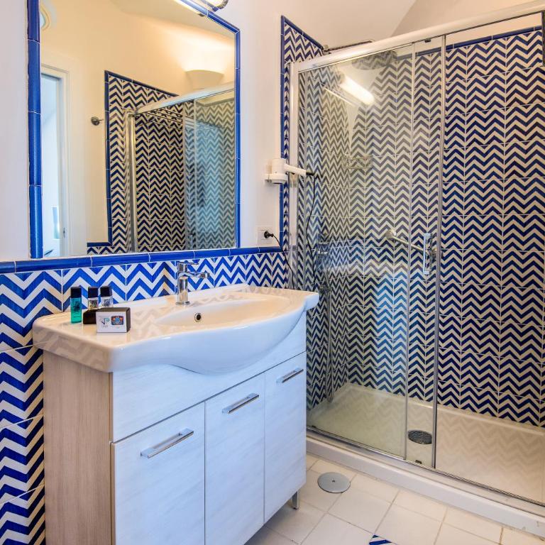 Villa Patrizi - Deluxe Double Room with Balcony and Sea View - 3
