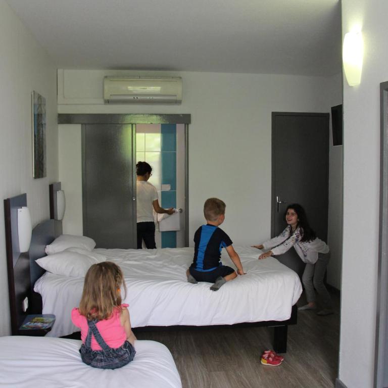 Hôtel The Originals Access - proche centre-ville - Gare - Chambre Familiale - 1 à 4 Personne(s) - 6
