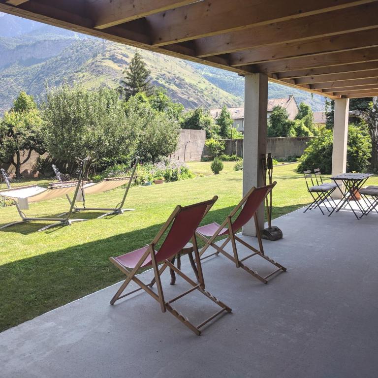 Chalet Les Cols - Chambres avec terrasse & jardin - proche de la nouvelle gare - Chambre Double Standard - 15