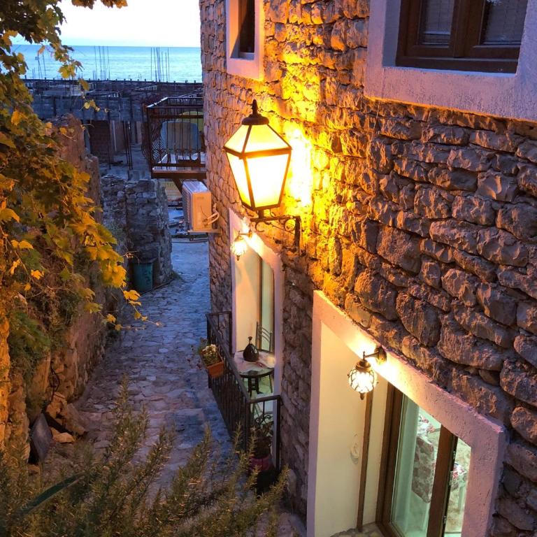 Guest House Alea - Apartment with Balcony - 1