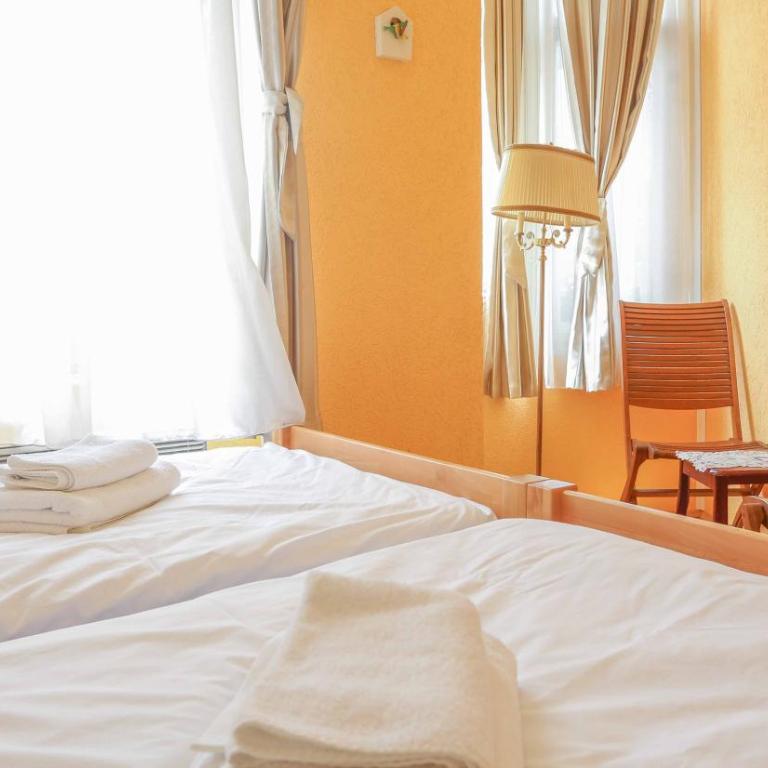 Pigeon Square Rooms - Dvokrevetna Soba sa Bračnim Krevetom/Zasebnim Krevetima, Zajedničkim Kupatilom i Pogledom na Grad - 4