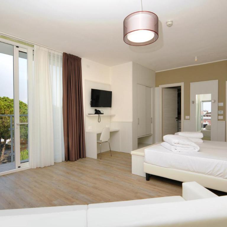Marina Palace Hotel 4 stelle S - Camera Quadrupla Deluxe con Vista Mare Laterale - 3