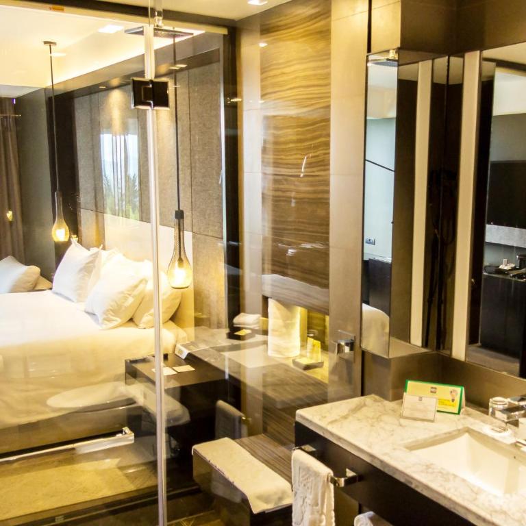 Eb Hotel By Eurobuilding Quito Airport - Habitación con cama extragrande. - 5
