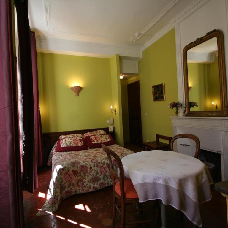 Hostellerie Le Beffroi - Chambre Double ou Lits Jumeaux avec Douche - 10