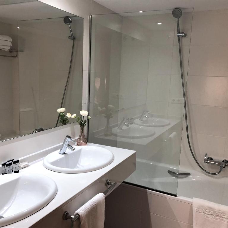 Apartamentos Plaza Picasso - Two-Bedroom Apartment (4 Adults) - 11