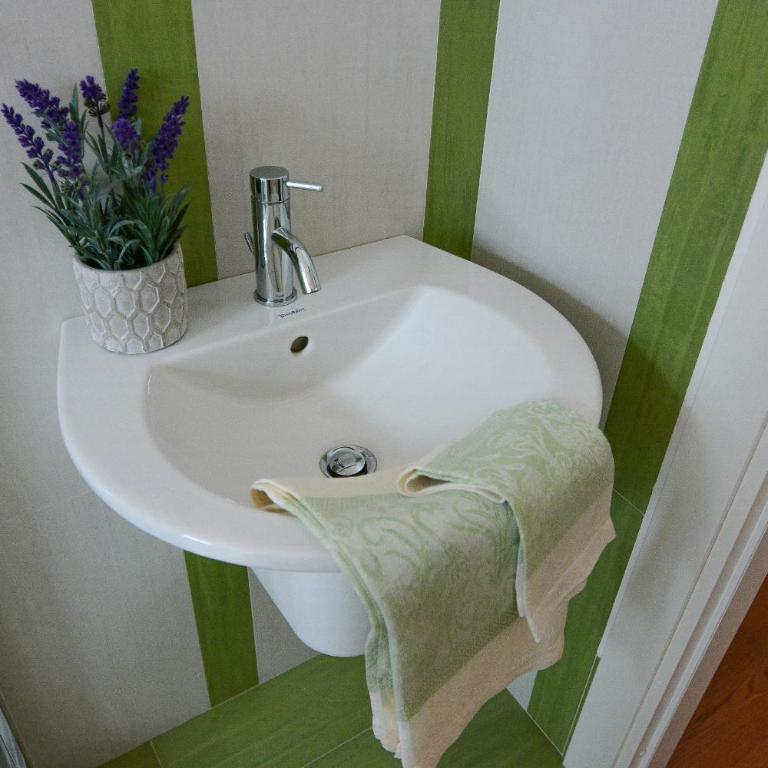 S'Alighera Guest House - Camera Matrimoniale con Bagno Privato - 8