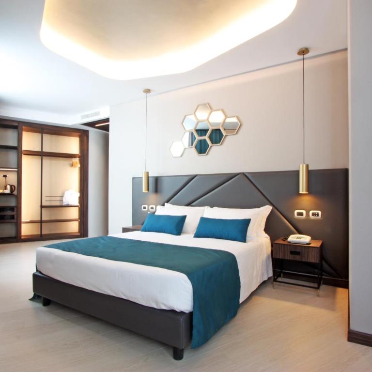 The Hive Hotel - Suite - 1
