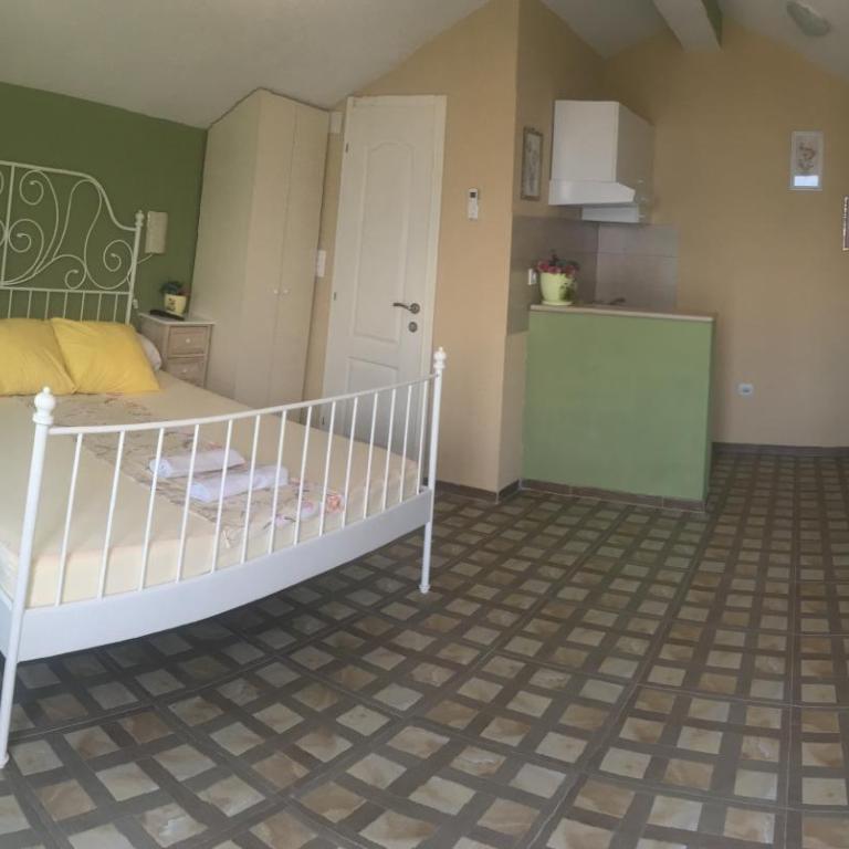 Studio Apartments Krasici - Apartment with Balcony - 8