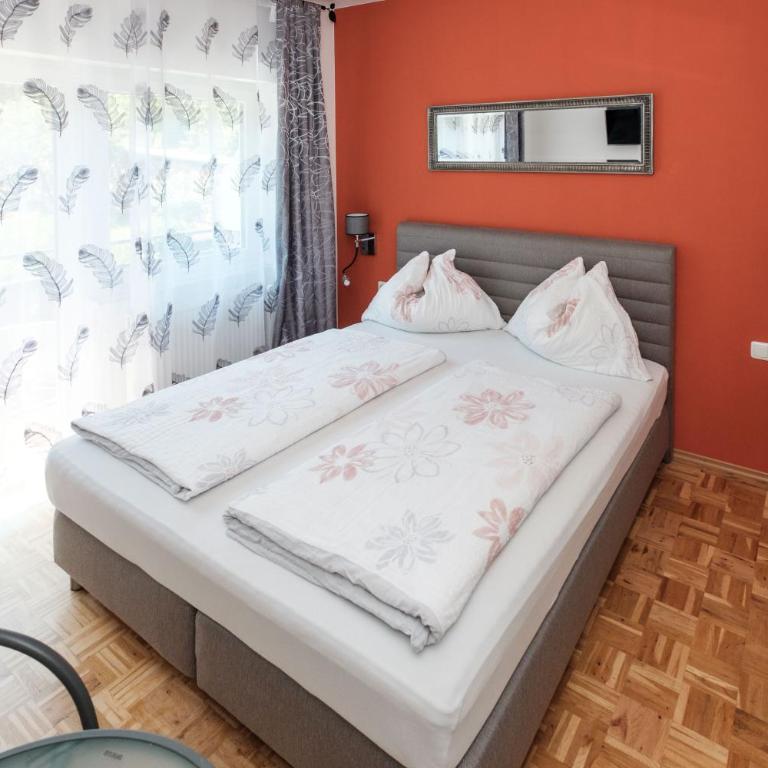 Gästehaus Genf - Kleines Doppelzimmer mit Gartenblick und Balkon - 4