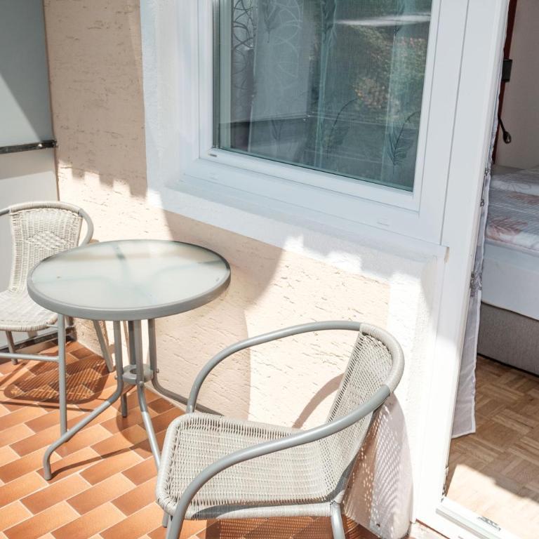 Gästehaus Genf - Kleines Doppelzimmer mit Gartenblick und Balkon - 5