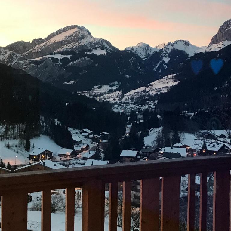 Chalet Henri - Appartement 3 Chambres avec Vue sur la Montagne - 60