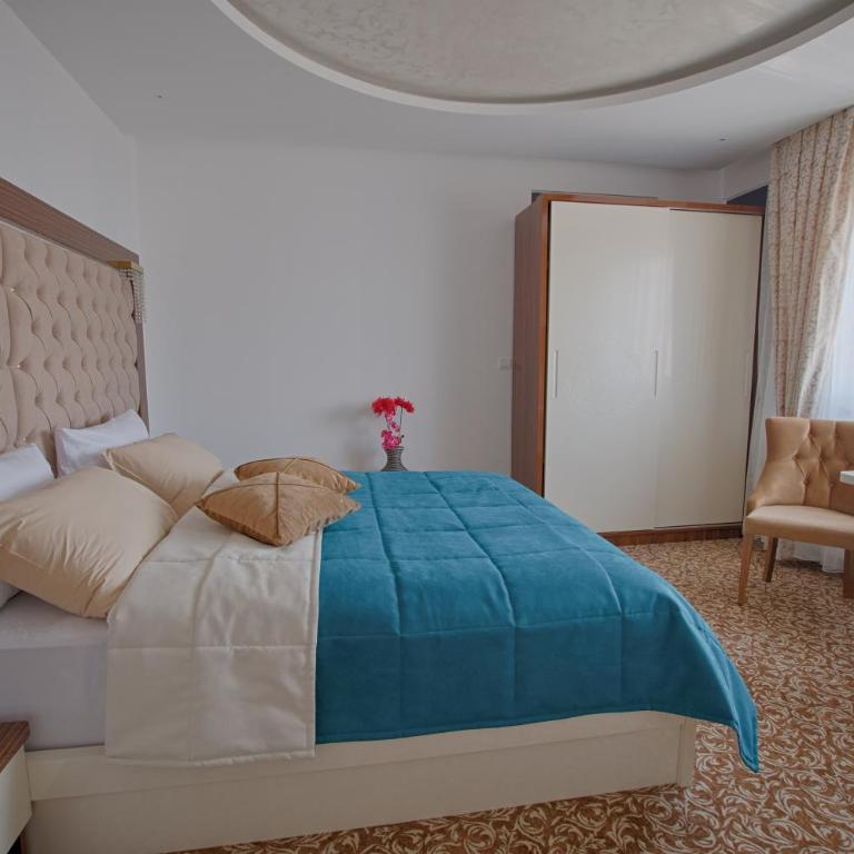 New Hotel - Standard Three-Bedroom Suite - 2