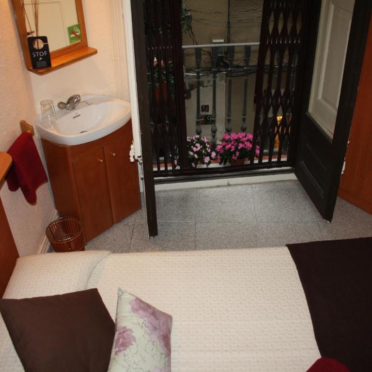 PENSIÓN Colmenero - Single Room with Shared Bathroom - 4