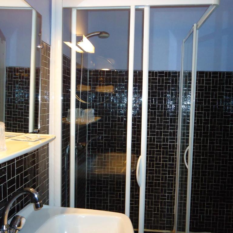 Hotel des Voyageurs - Chambre Familiale - 1