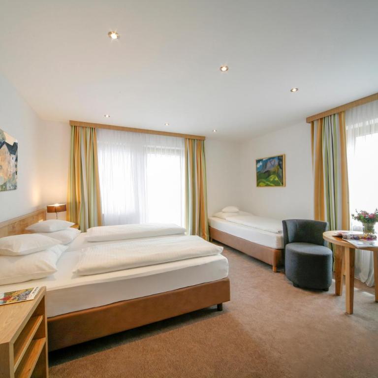 Hotel Resch - Dreibettzimmer - 1
