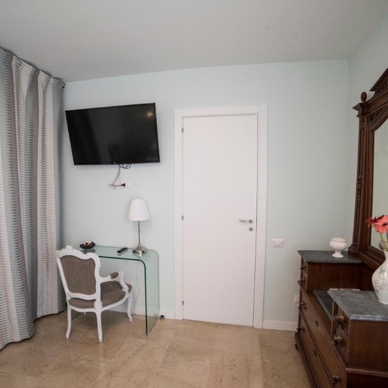 B&B Attico 33 - Camera Superior Matrimoniale/Doppia con Letti Singoli con Bagno Privato - 5