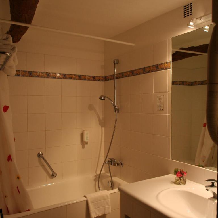 Hostellerie Le Beffroi - Chambre Double Supérieure avec Baignoire - 5