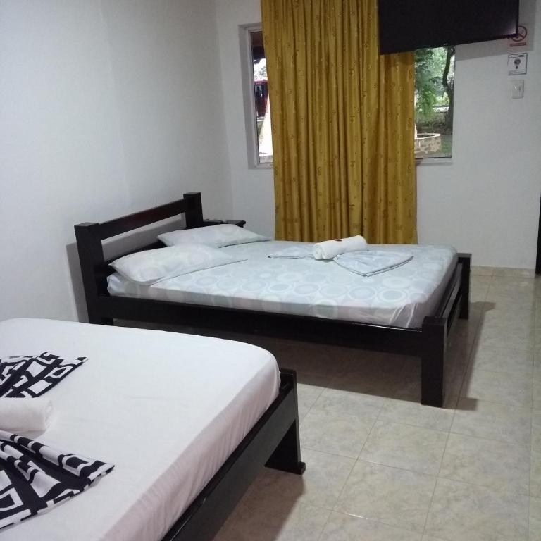 Hotel Campo Verde - Habitación Doble Estándar con 2 camas dobles - 1