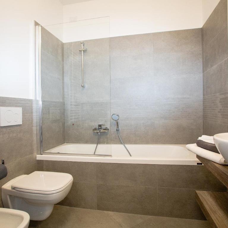Suite Dreams in Verona - Camera Tripla con Vista Città - 2