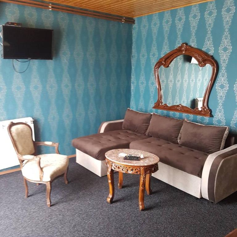 Hostel Otard - Deluxe Double Room (2 Adults + 1 Child) - 3