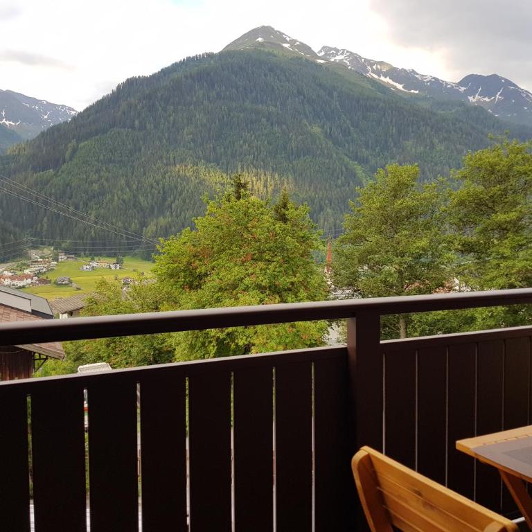 Haus Tannegg - Doppelzimmer mit Balkon - 2