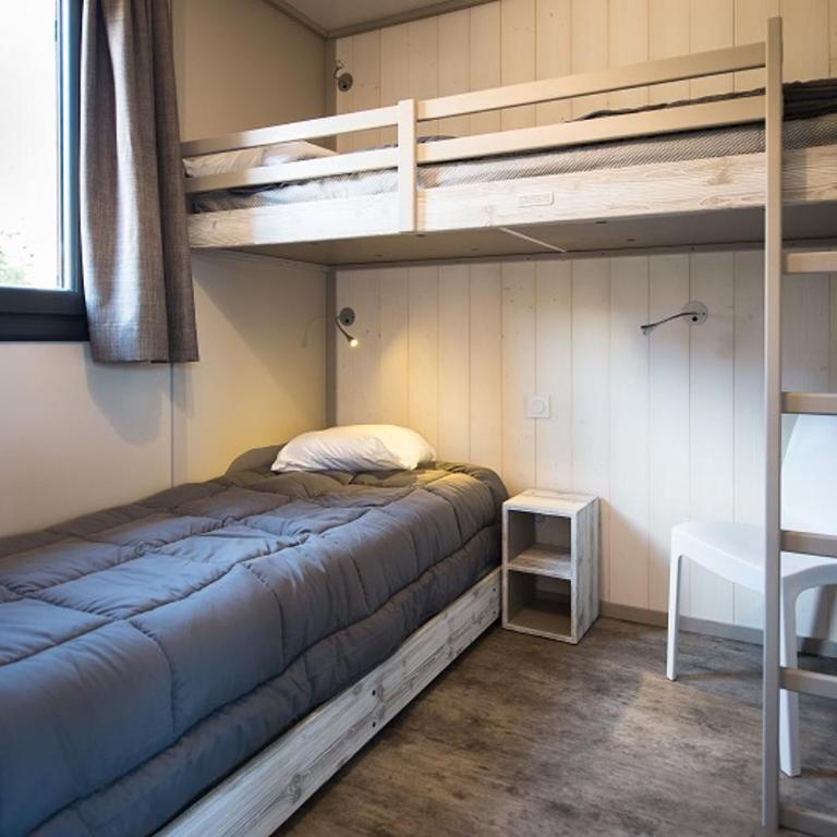 Camping Mas De Pierredon - Chalet Premium - 8 personnes dont 2 enfants, Tv et climatisation, grande terrasse couverte - 9