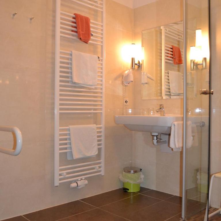 Hotel-Restaurant am Hochfuchs - Triple Room with Balcony - 16